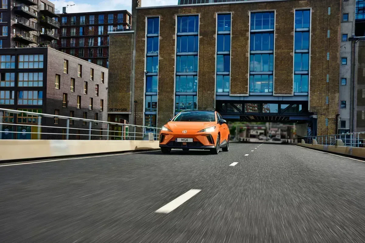 Frame-32orange-car-driving